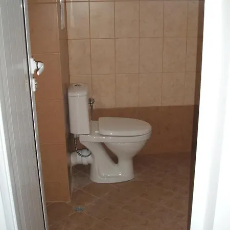 Quiet Nest For Two *